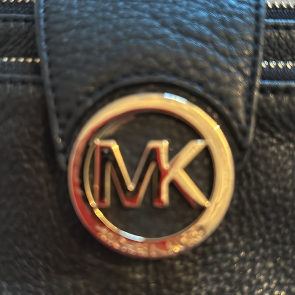 Micheal Kors Black Pebble leather multi pocket adjustable strap crossbody bag - Picture 3 of 6